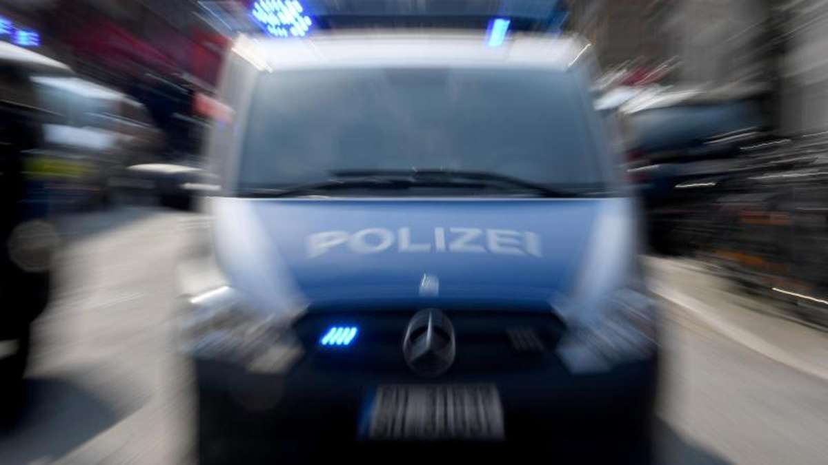 Thüringen: Vollgas statt Bremse: 64-Jähriger kracht in vier Autos