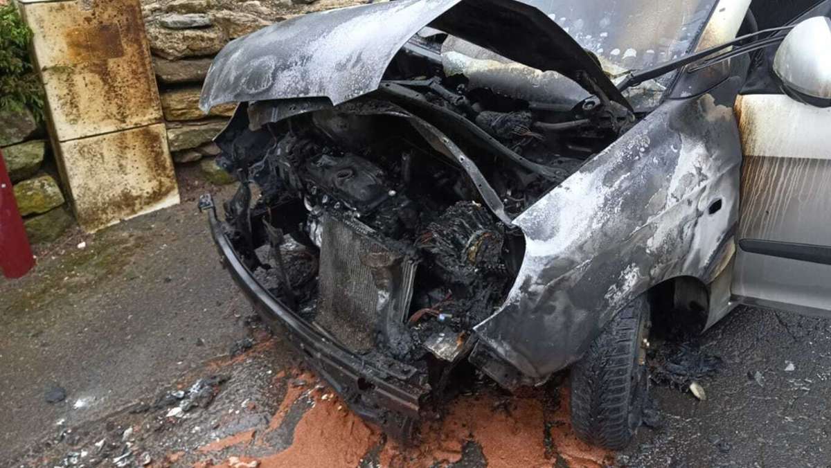 Oberweid: Auto brennt  aus heiterem Himmel