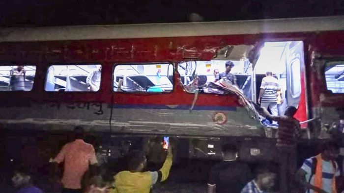 Indien: Mindestens 50 Tote und mehr als 500 Verletzte bei Zugunglück