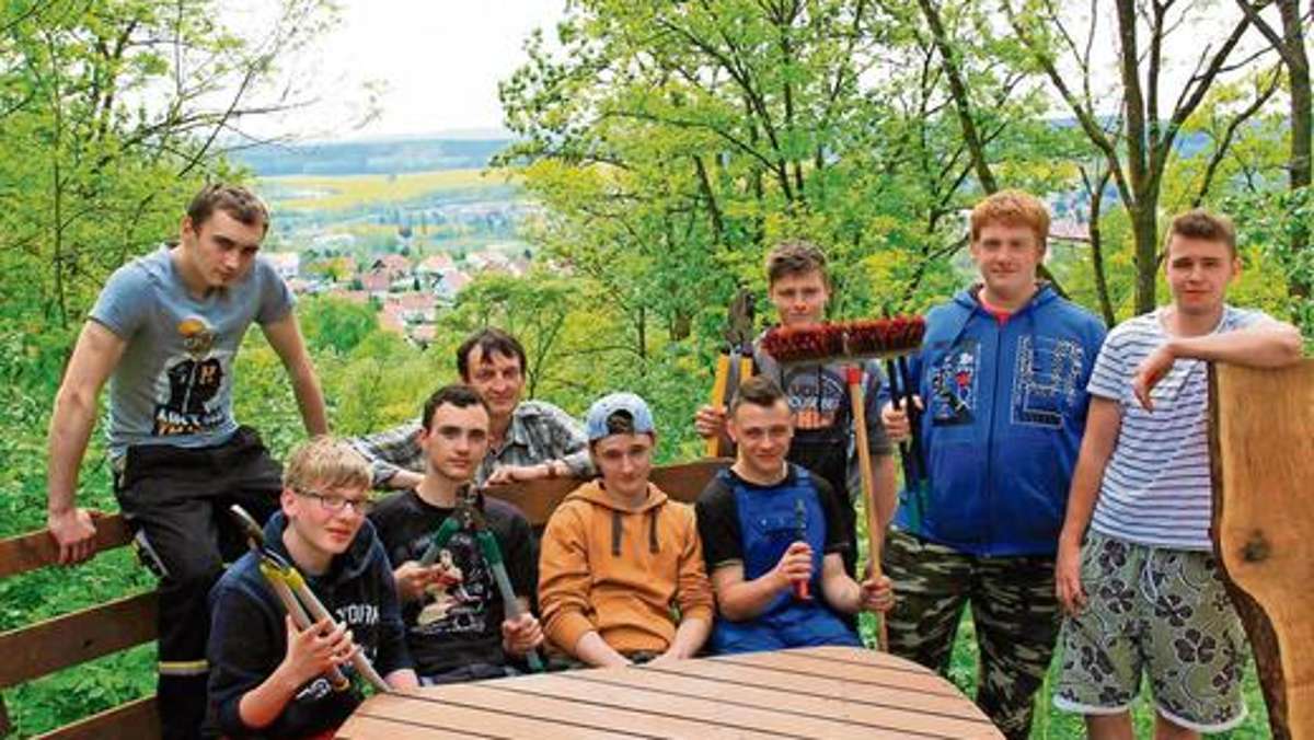 Hildburghausen: Acht Jungs im Wald