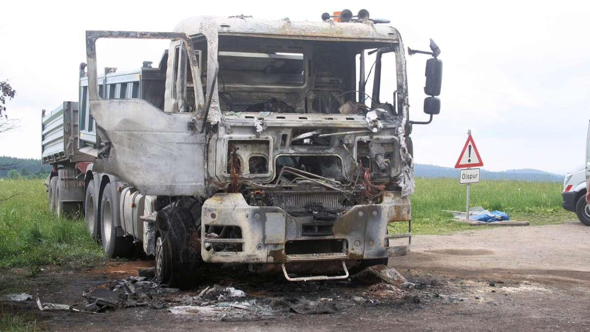 Ilmenau: Führerhaus eines abgestellten Lkw in Neustadt ausgebrannt