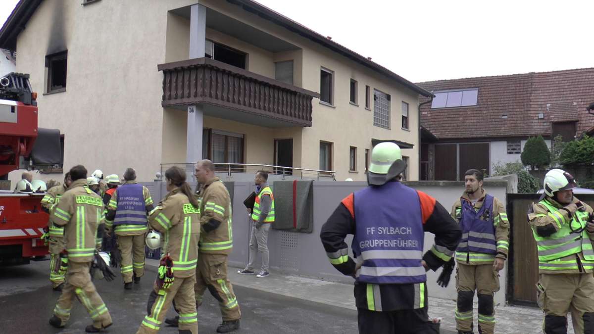 Nachbar-Regionen: Zwei Tote und drei Verletzte nach Brand in Einfamilienhaus