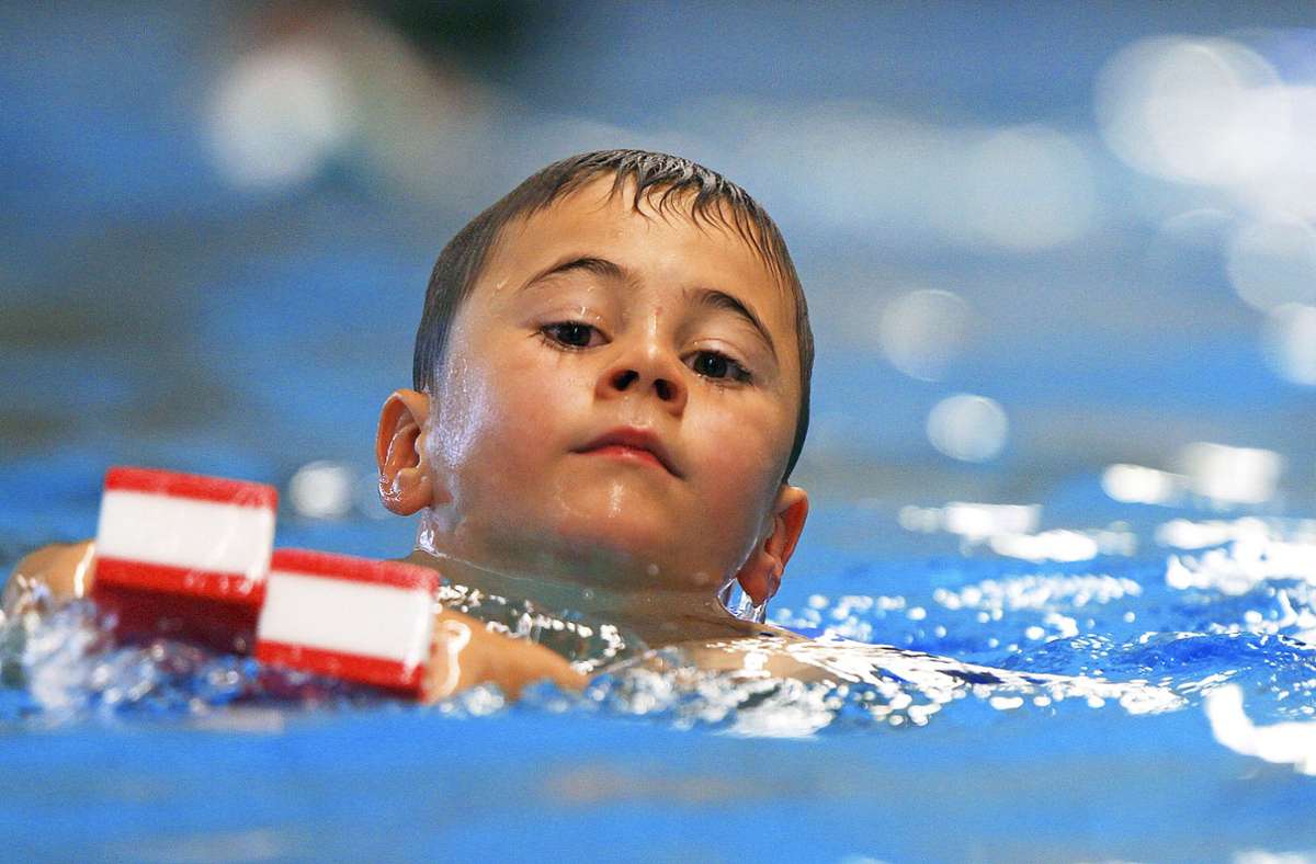 Richtig gut das Schwimmen lernen: In Meiningen gibt es dafür die Schwimmschule der Wasserfreunde. Foto: picture alliance / dpa/Jens Büttner