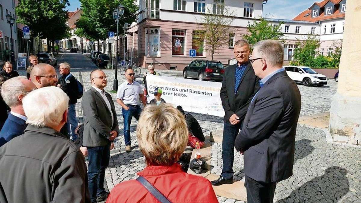 Ilmenau: AfD trifft bei Erinnerung an Mauerbau auf Gegendemo