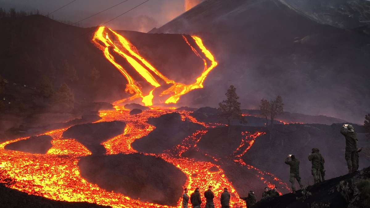 Vulkan auf La Palma: Neuer Lavastrom zerstört Häuser auf Kanareninsel
