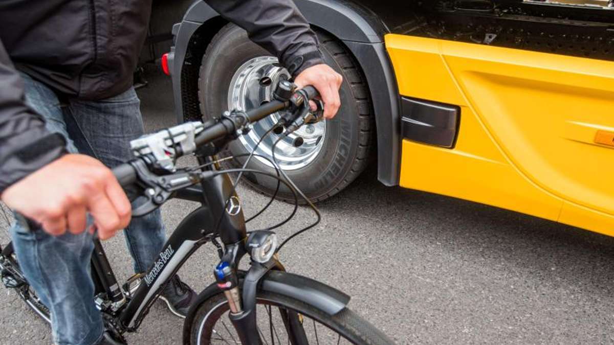Thüringen: Radfahrer mit Joint in der Tasche rammt Polizeiwagen