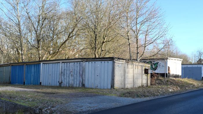 Stadt verkauft Bauland: Die Zeit der alten Garagen ist bald vorbei