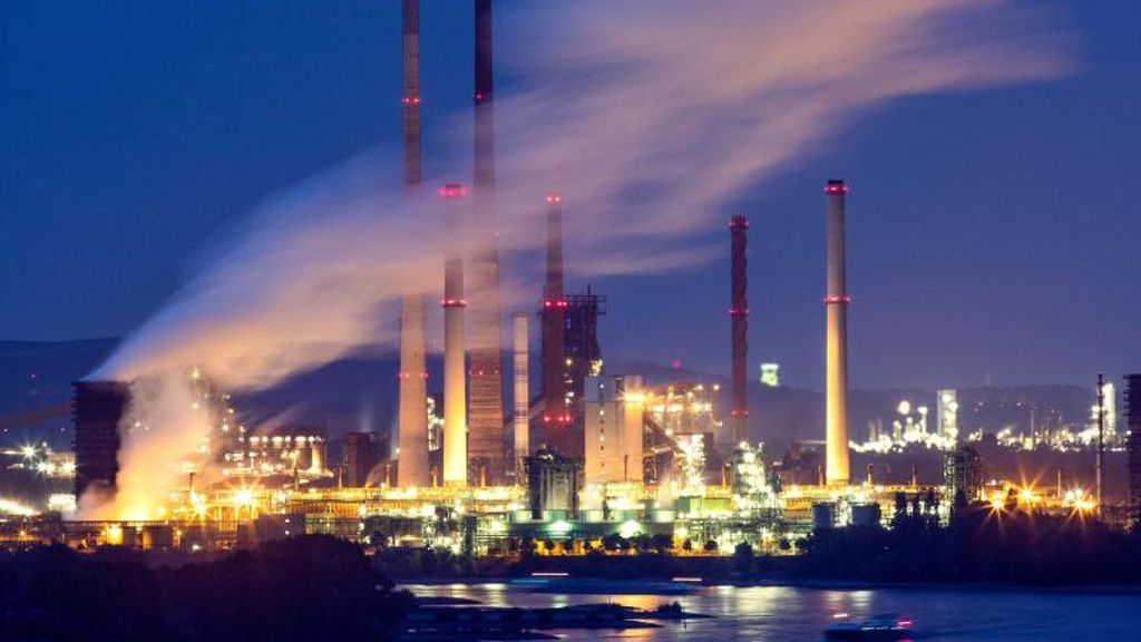 Karliczek bei Thyssenkrupp: Hüttengas zu Rohstoffen: Stahlindustrie will CO2 vermeiden