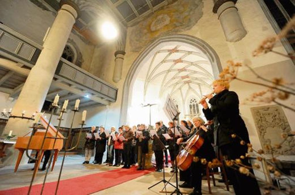 Der Kirchenchor Eisfeld gestaltete gemeinsam mit dem Posaunenchor und einem Instrumentalkreis den musikalischen Gottesdienst. 	Fotos: frankphoto.de