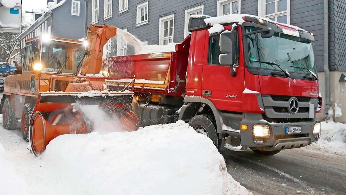 Ilmenau: Großbreitenbach befreit sich von Schneemassen