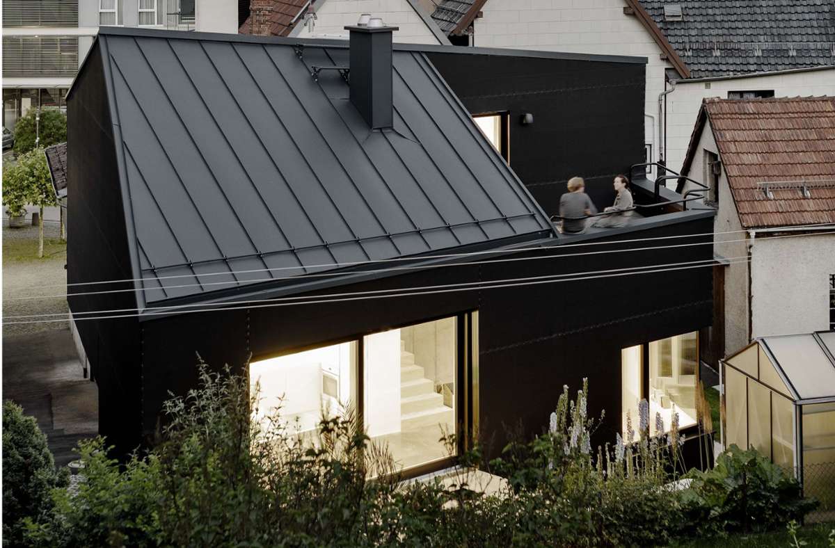 Gelungene Nachverdichtung  – ein mit mehreren Architekturpreisen ausgezeichnetes Einfamilienhaus in zweiter Reihe in Tuttlingen, entworfen von Yonder Architektur und Design in Stuttgart.