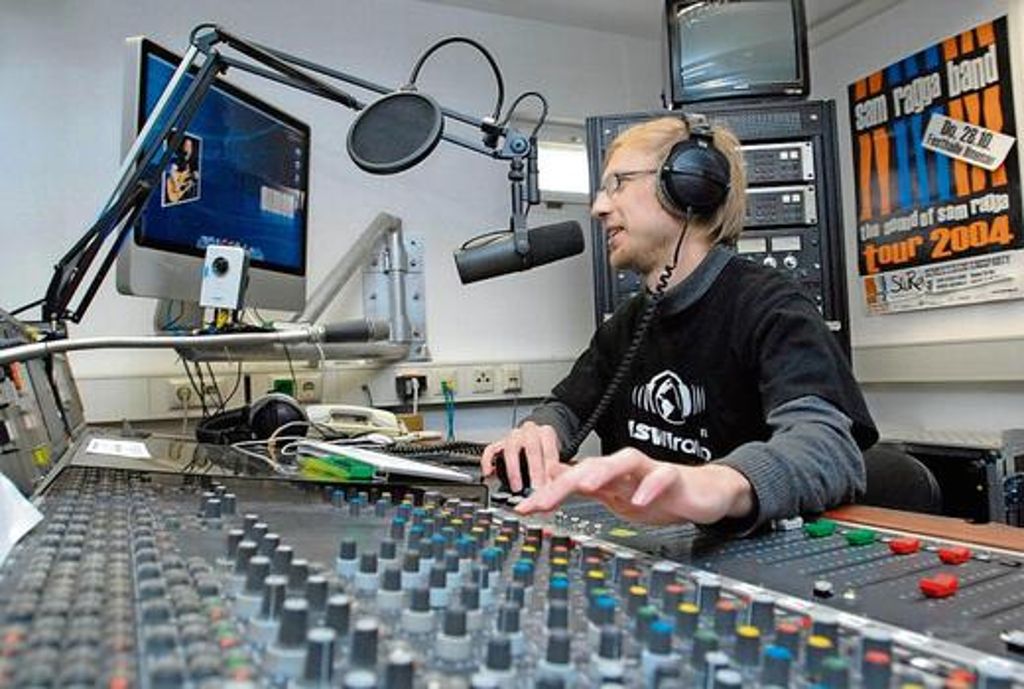 Studentenradio hsf geht mit Semesterbeginn wieder auf Sendung. Martin Kurz bei der Moderation.	Foto: b-fritz.de Quelle: Unbekannt