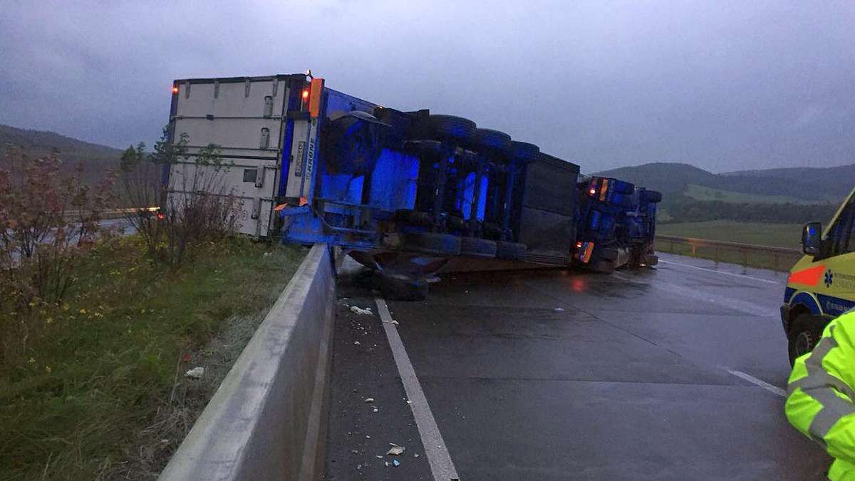Thüringen: Laster liegt bei Eisenach quer - Autobahn 4 gen Frankfurt blockiert