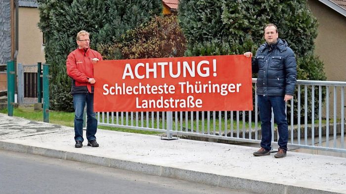 Nach Straßenbau: Zwei Protestbanner in Steinbach-Hallenberg abzugeben