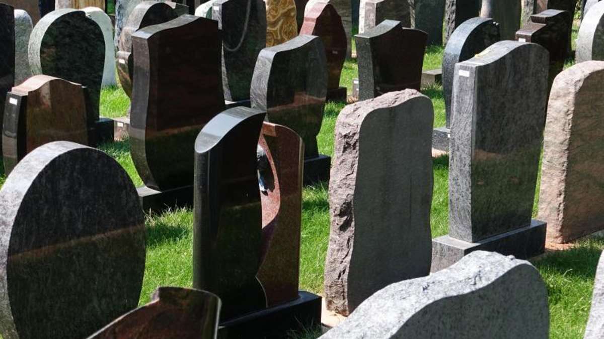 Kitzingen: Grabsteine im Freizeitpark: Horror endet vor Gericht