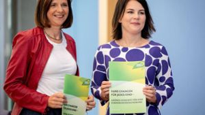 Spitzenfrauen der Grünen klären ihr Outfit per SMS