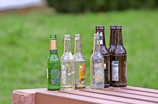Frühjahrsputz findet jährlich in vielen Gemeinden statt. Liegengelassene Flaschen sind dabei noch das geringere Übel, das größere sind illegale Müllkippen. Foto: Sascha Willms