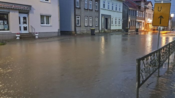Überflutete Straßen und vollgelaufene Keller