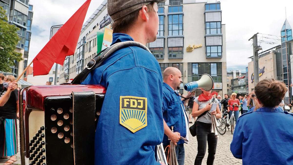 Thüringen: Westdeutsche marschieren im Blauhemd durch Jena