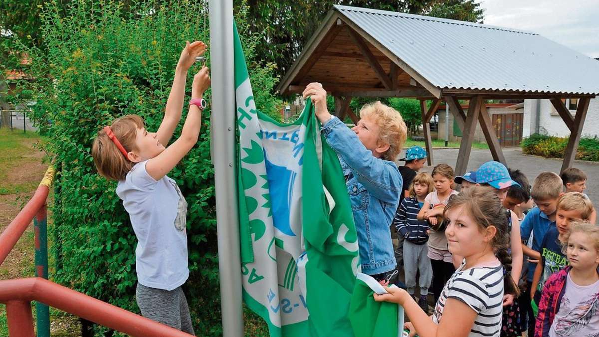 Kühndorf: Neues Banner für Umweltschule Kühndorf