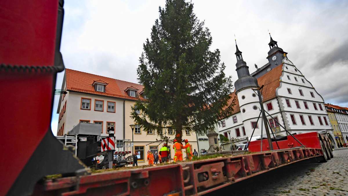 Hildburghausen: Markt gesperrt wegen Weihnachtsbaum