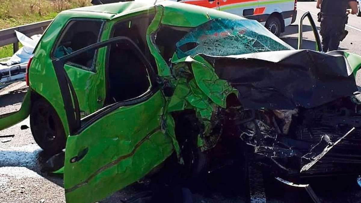 Schwallungen: Fünf Verletzte und 30 000 Euro Schaden bei Unfall mit Taxi