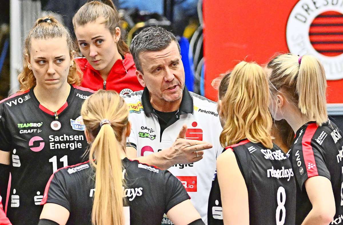Seit 2009 Cheftrainer beim Dresdner SC: Taktik-Fuchs Alexander Waibl setzt auf Kommunikation mit seinen Spielerinnen. Foto: /Lutz Hentschel/Imago