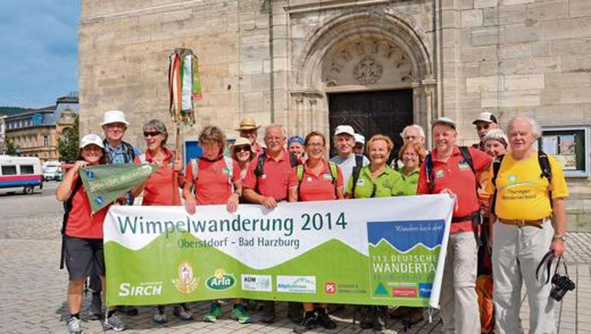 Meiningen: Wimpelwanderer in Meiningen begrüßt
