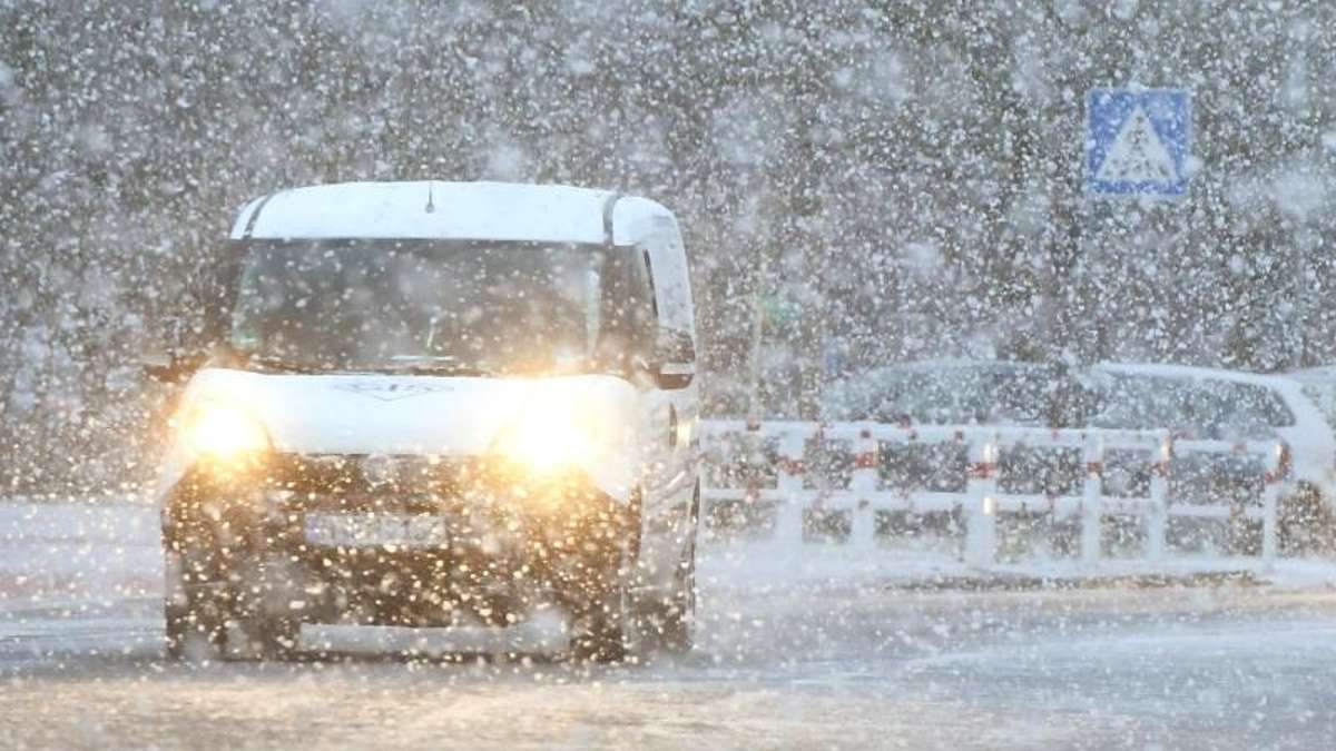 Thüringen: Süddeutscher Autofahrer erschrickt im Thüringer Schnee und kracht in Leitplanke
