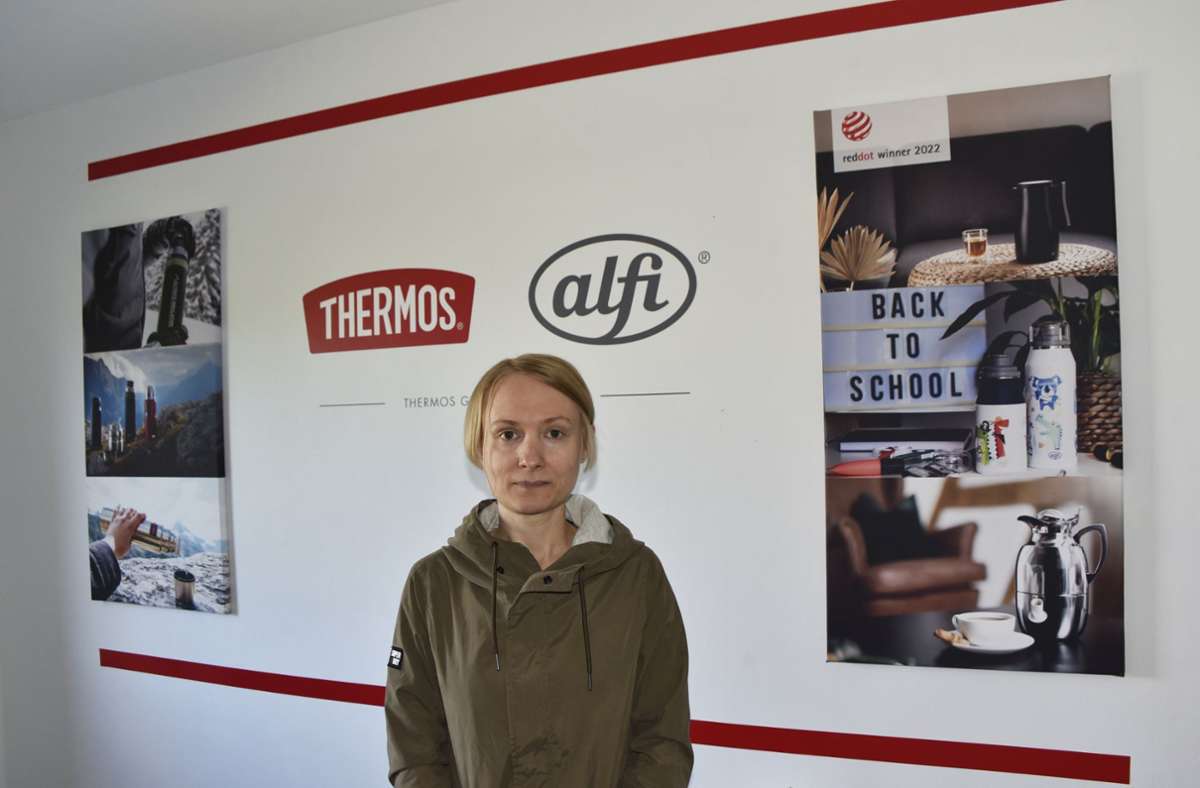 Kuratorin Tina Kurpjuweit  im Shop des Fischbacher „alfi Museums“. Foto: Stefan Sachs