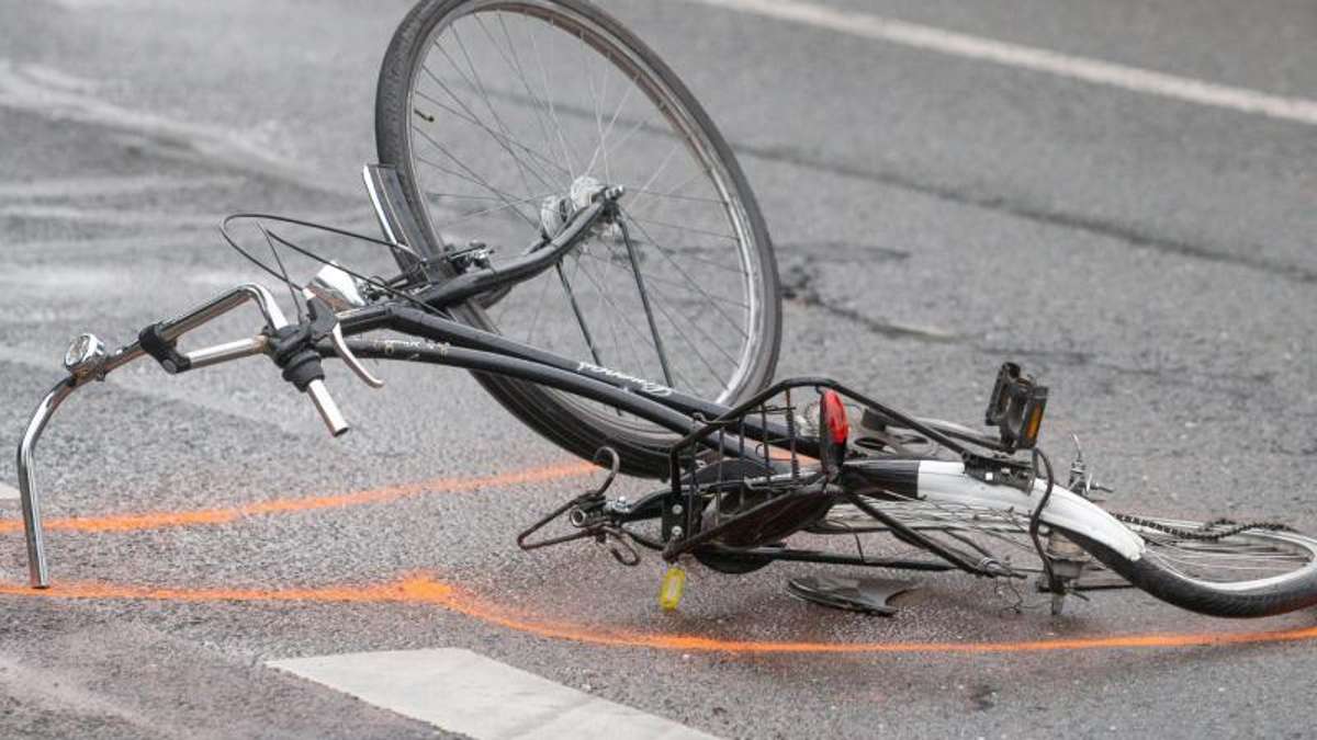 Thüringen: Von Auto erfasst: Radlerin stirbt noch am Unfallort