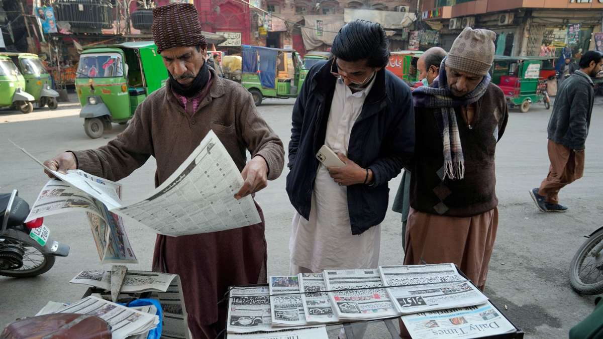 Asien: Pakistans Oppositionspartei PTI beansprucht Wahlsieg
