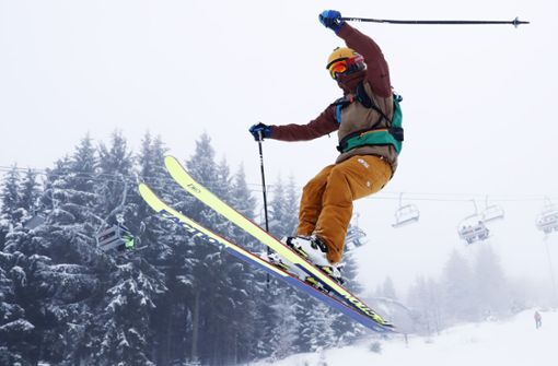 Ab in die Saison: Skifahrer und Snowboarder sind am Samstag willkommen. Foto: Michael Bauroth