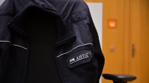Urteil am Landgericht Itzehoe: Lebenslange Haft wegen tödlicher Messerattacke im Zug bei Brokstedt