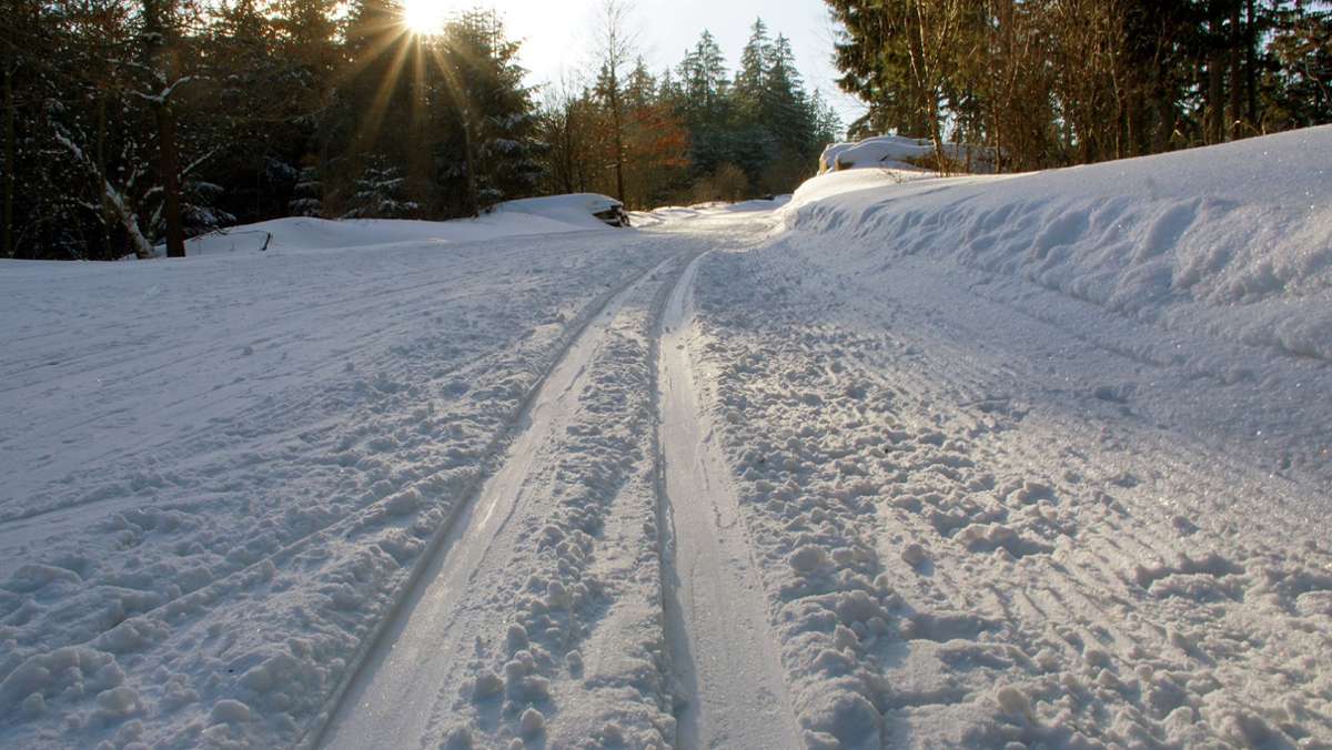 Hoffnung auf viel Schnee: Pistenraupen startklar für Wintersaison