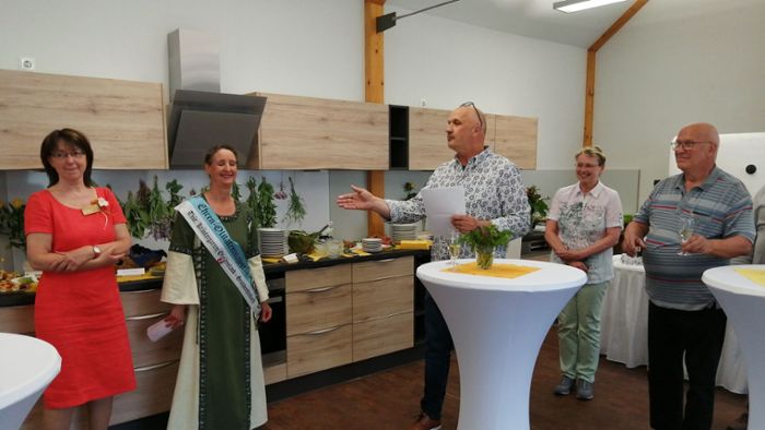 Kräuterküche und Kräuterschule: Olitätenmajestäten kochen nun im Atelier
