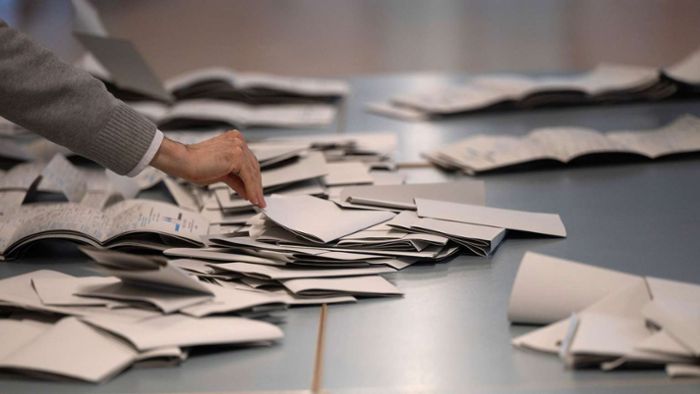 AfD gewinnt vier Wahlkreise und wird stärkste Partei