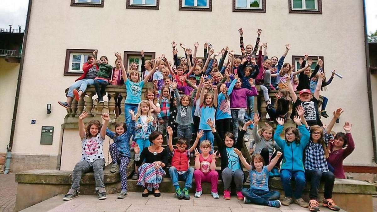 Zella-Mehlis: Kinder singen und spielen Luthers Zeiten nach