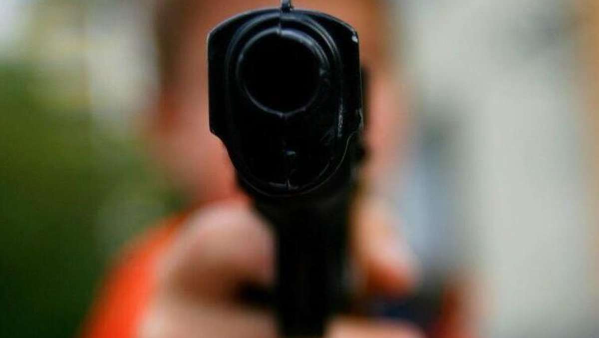 Kinder schießen im Parkhaus: Mit Softair-Waffen Polizisten im Gesicht getroffen
