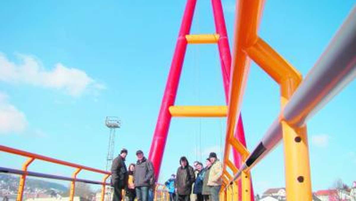 Ilmenau: Fachwelt nimmt Ilmenaus Brücke mit schrägem Pylon unter die Lupe