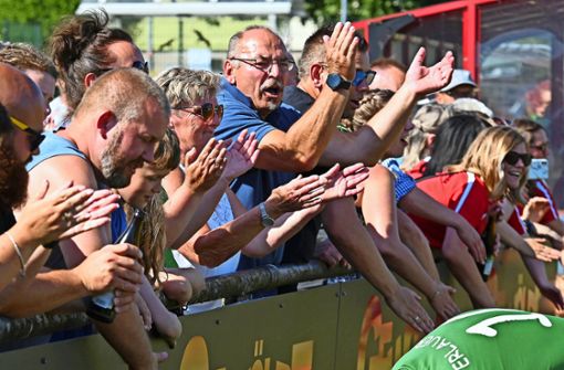 Trotz Hitze: Gut 180  Fans feierten ein Fußballfest in Effelder. Foto:  