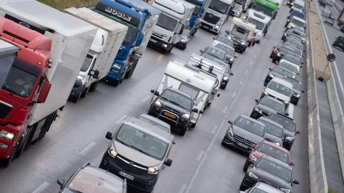 Thüringen: Reifenplatzer löst Unfall-Kette aus: Stundenlanger Stau auf A4