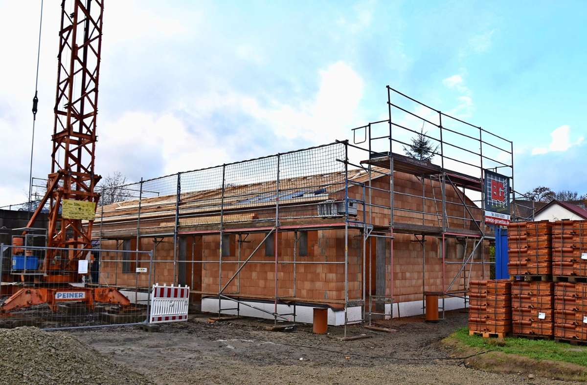 Dem im Bau befindlichen Haus der Vereine in Schwickershausen Foto: /Tino Hencl
