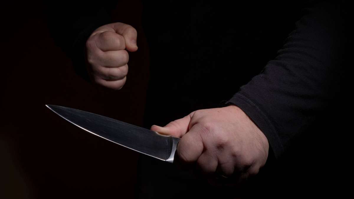 In Bus : Suhl: 18-Jähriger zieht Messer