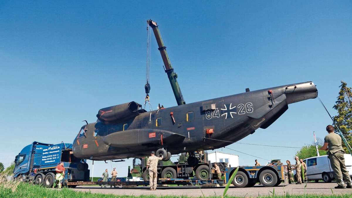 Nachbar-Regionen: Nach Todesunglück: Bundeswehr holt havarierten Hubschrauber ab