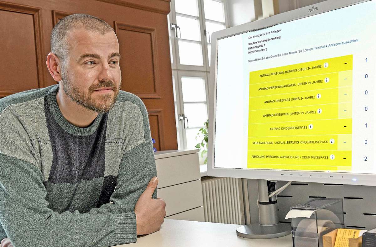 Sachgebietsleiter Markus Nußpickel hatte die Regie bei den Online-Formularen im Einwohnermeldeamt. Foto: /Carl-Heinz Zitzmann