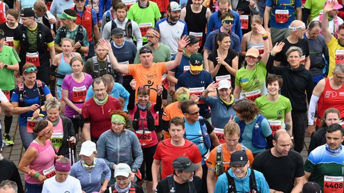 Marathon in Neuhaus: Ein Morgen im Rennsteigläufer-Gewimmel
