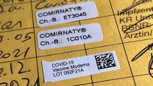 Arzt zu Haftstrafe verurteilt: Massenhaft falsche Corona-Impfbescheinigungen ausgestellt