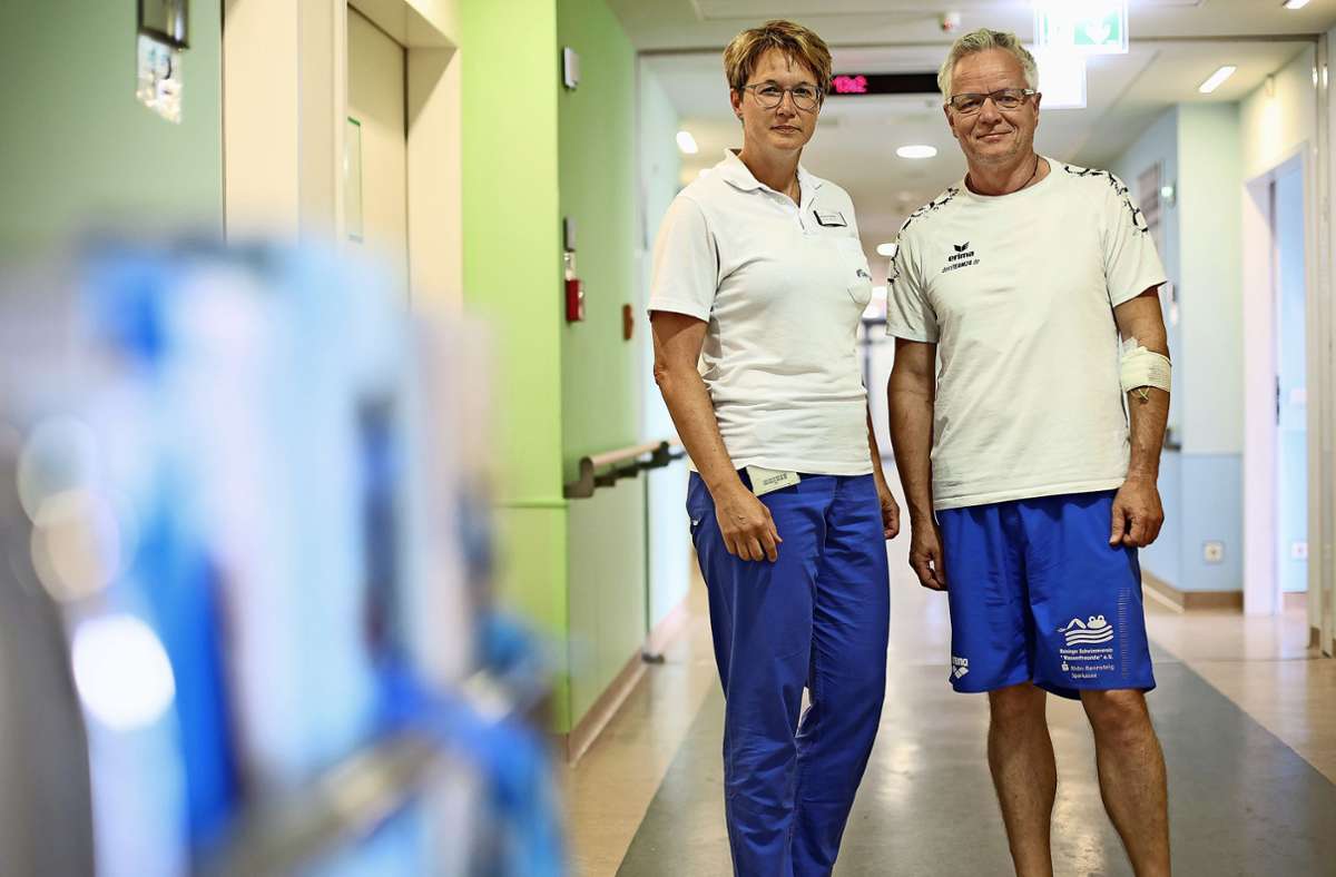Unverhofftes Wiedersehen im Krankenhaus: Die Leiterin der  Suhler Stroke Unit, Dr. Christine Schmidt,  und Läufer Michael Brenz sind sogar privat befreundet. Foto: /SRH-Klinikum