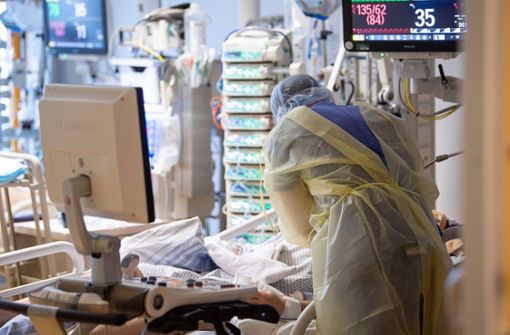 Auf den Intensivstationen sind fast alle Betten mit Coronapatienten belegt:  Was passiert mit den anderen Patienten? Foto: dpa/Sebastian Gollnow